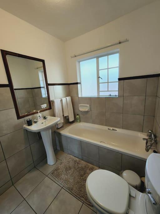 Apartment 2b - 74 No Load Shedding - 2 Bed *